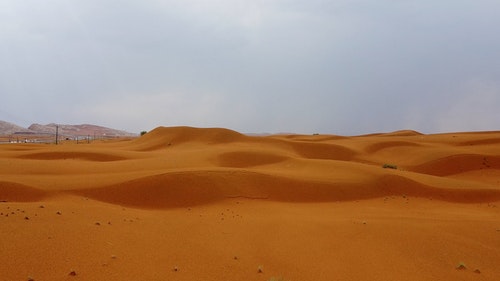 有关多云的,山丘,汽车的免费素材视频