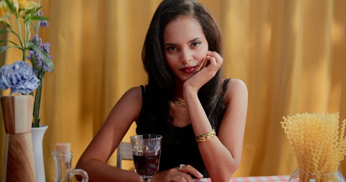 有关人,喝,女人的免费素材视频