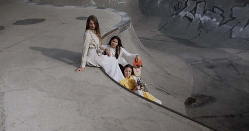 有关人,坐,女性的免费素材视频