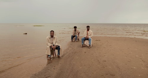 有关严肃,严重,坐的免费素材视频