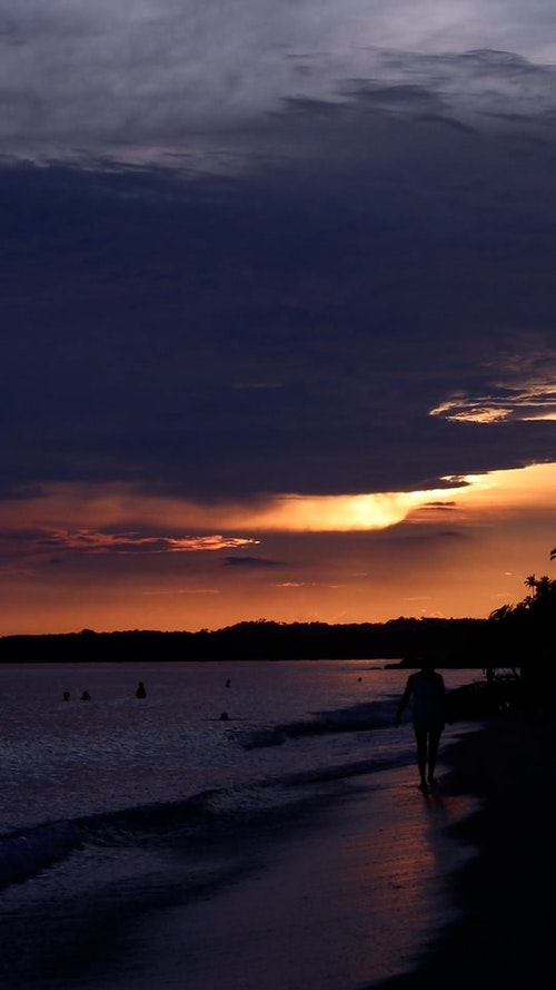 有关人,剪影,喜怒无常的天空的免费素材视频