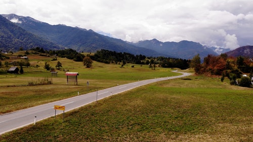 有关atmosfera de outono,moutains,公路旅行的免费素材视频