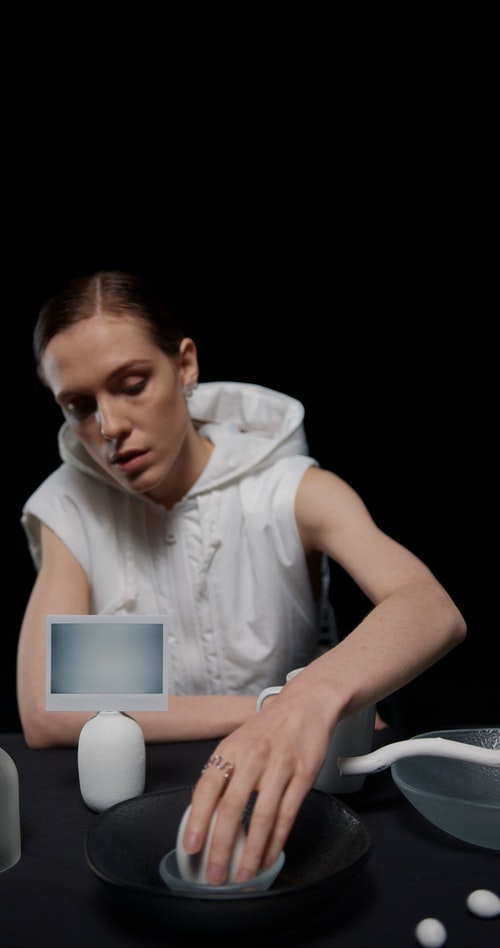 有关人,坐,垂直拍摄的免费素材视频