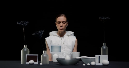 有关人,坐,女人的免费素材视频