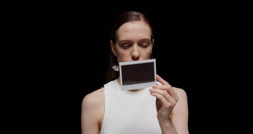 有关人,女人,宝丽来照片的免费素材视频