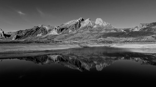 有关单色,山,山峰的免费素材视频