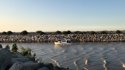 有关晴朗的天空,水,汽船的免费素材视频