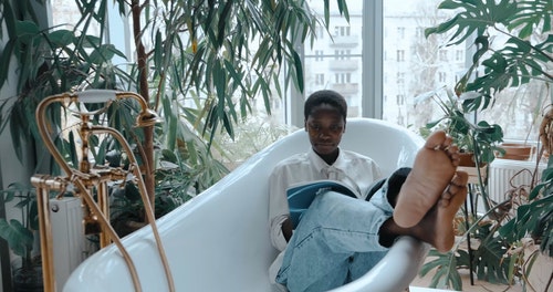 有关＃室内,人,坐的免费素材视频