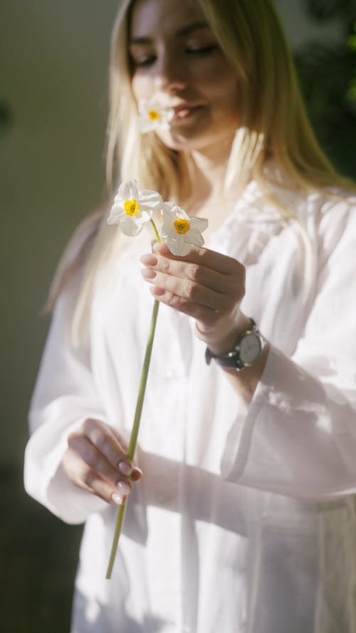 有关垂直视频, 女人, 年輕的免费素材视频
