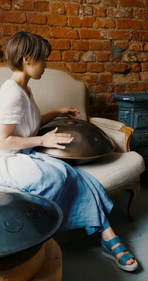 有关handpan, 坐, 垂直视频的免费素材视频