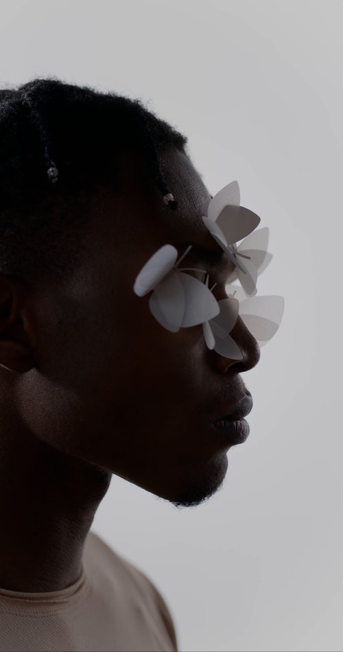 有关人,垂直拍摄,工作室拍摄的免费素材视频