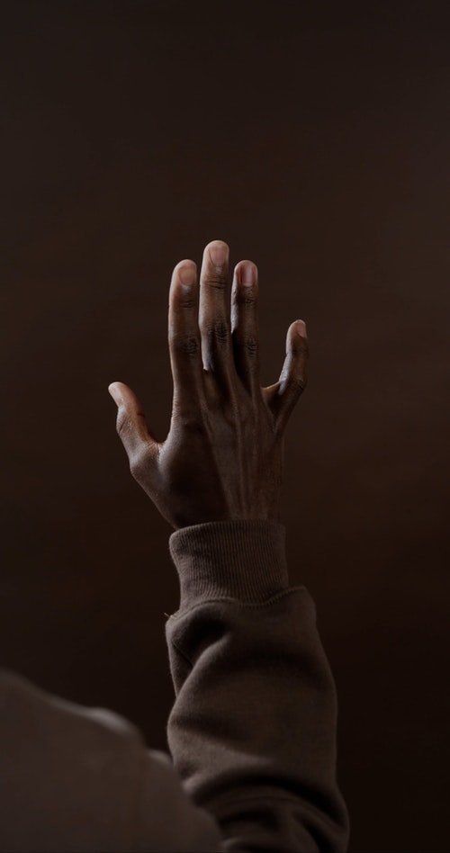 有关人,垂直拍摄,工作室拍摄的免费素材视频