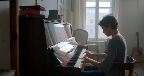 有关创造力,坐,播放的免费素材视频