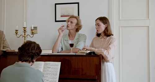 有关人,休闲,倾听的免费素材视频