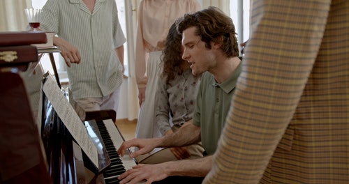 有关人,休闲,倾听的免费素材视频