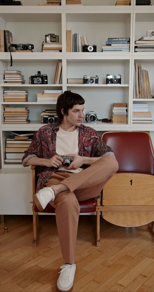 有关在家,坐,垂直拍摄的免费素材视频