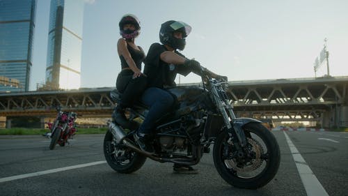 有关一对,人,坐的免费素材视频